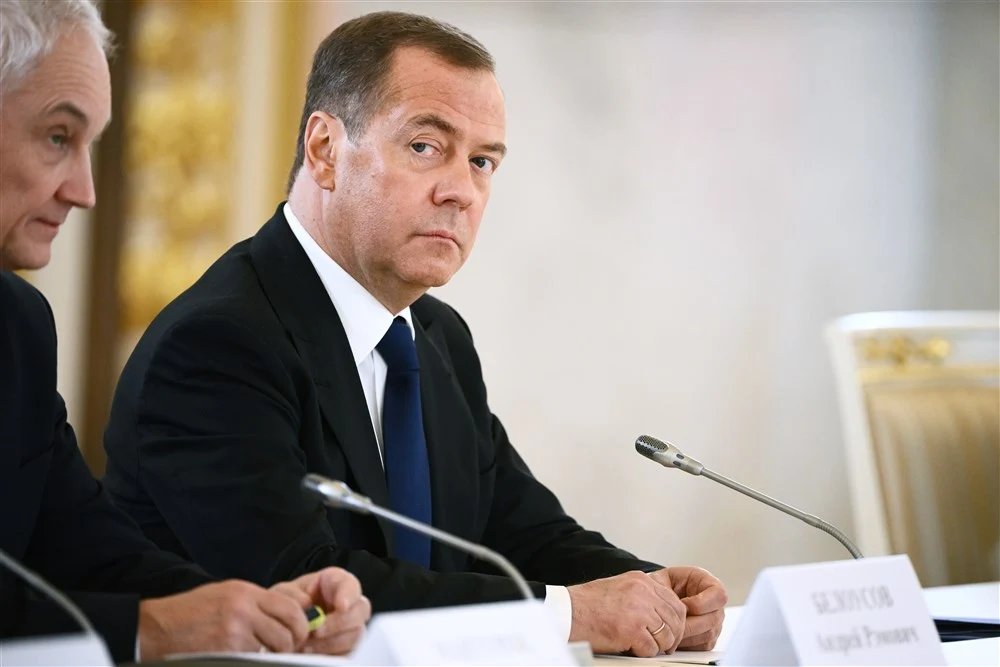 „nu-vom-avea-de-ales”.-medvedev-avertizeaza-sua-sa-evite-declansarea-unui-nou-razboi-mondial