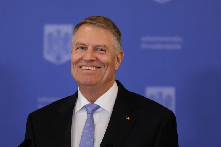 internautii-ucraineni-si-germani-il-lauda-pe-klaus-iohannis,-dupa-ce-i-a-intors-spatele-lui-viktor-orban:-„asa-trebuie-tratat-un-dictator”