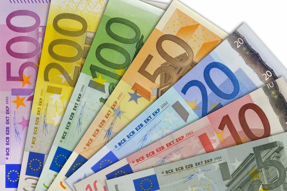 un-sef-al-politiei-nationale-spaniole-a-fost-prins-cu-20-de-milioane-de-euro-ascunsi-in-casa un-sef-al-politiei-nationale-spaniole-a-fost-prins-cu-20-de-milioane-de-euro-ascunsi-in-casa