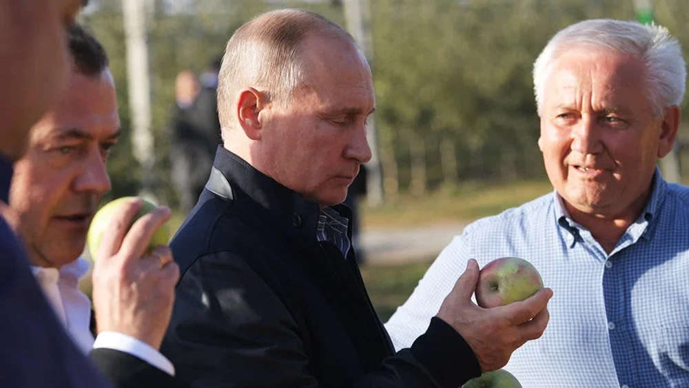 cine-a-mancat-merele-din-rusia.-putin-este-indignat:-„nu-putem-sa-plantam-livezi-sau-ce?” cine-a-mancat-merele-din-rusia.-putin-este-indignat:-„nu-putem-sa-plantam-livezi-sau-ce?”