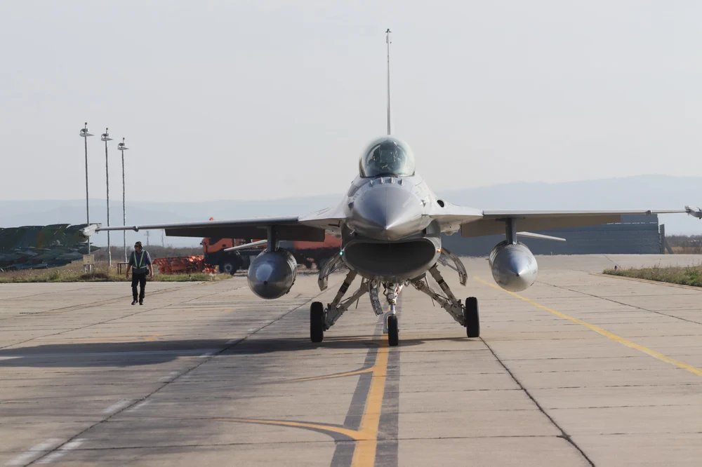 mapn:-ultimele-f-16-olandeze-au-ajuns-in-romania,-la-baza-86-aeriana-din-fetesti mapn:-ultimele-f-16-olandeze-au-ajuns-in-romania,-la-baza-86-aeriana-din-fetesti