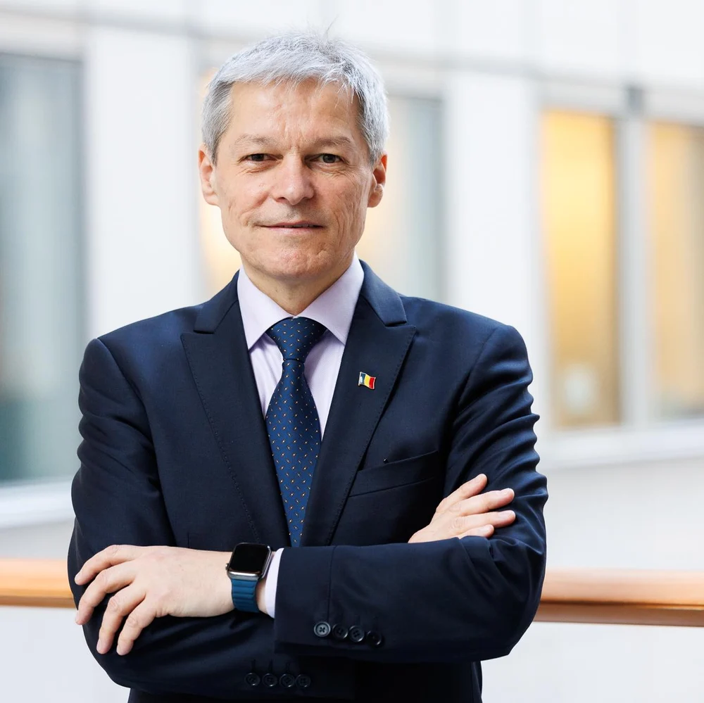 dacian-ciolos-anunta-ca-o-voteaza-pe-elena-lasconi:-„singura-care-pare-ca-nu-are-legaturi-cu-sistemul-corupt”