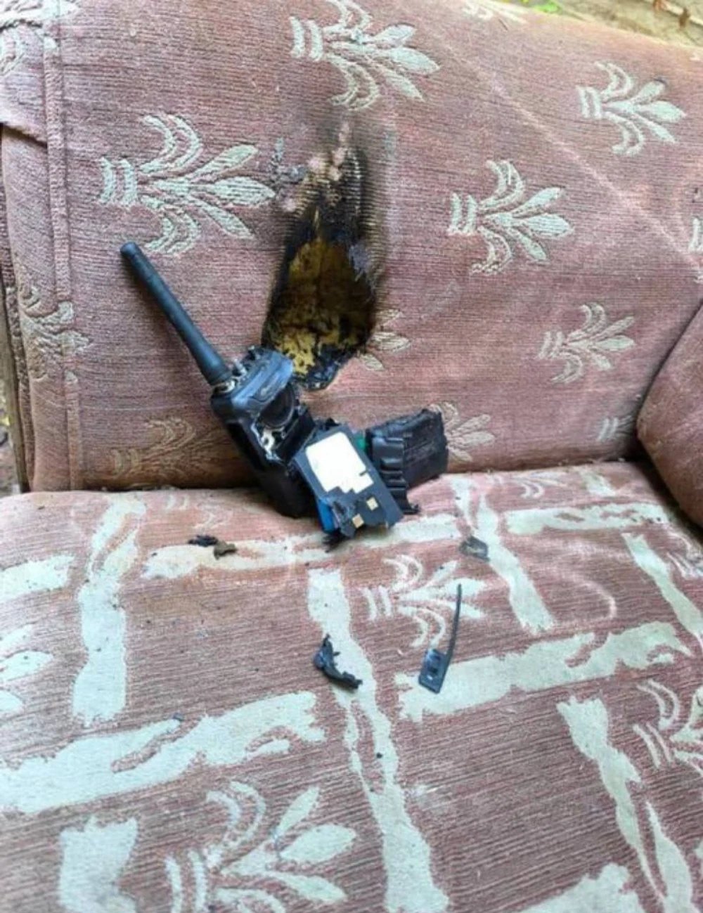 un-nou-atac-sangeros-cu-pagere-si-statii-walkie-talkie-explozive.-armata-siriana-a-fost-vizata