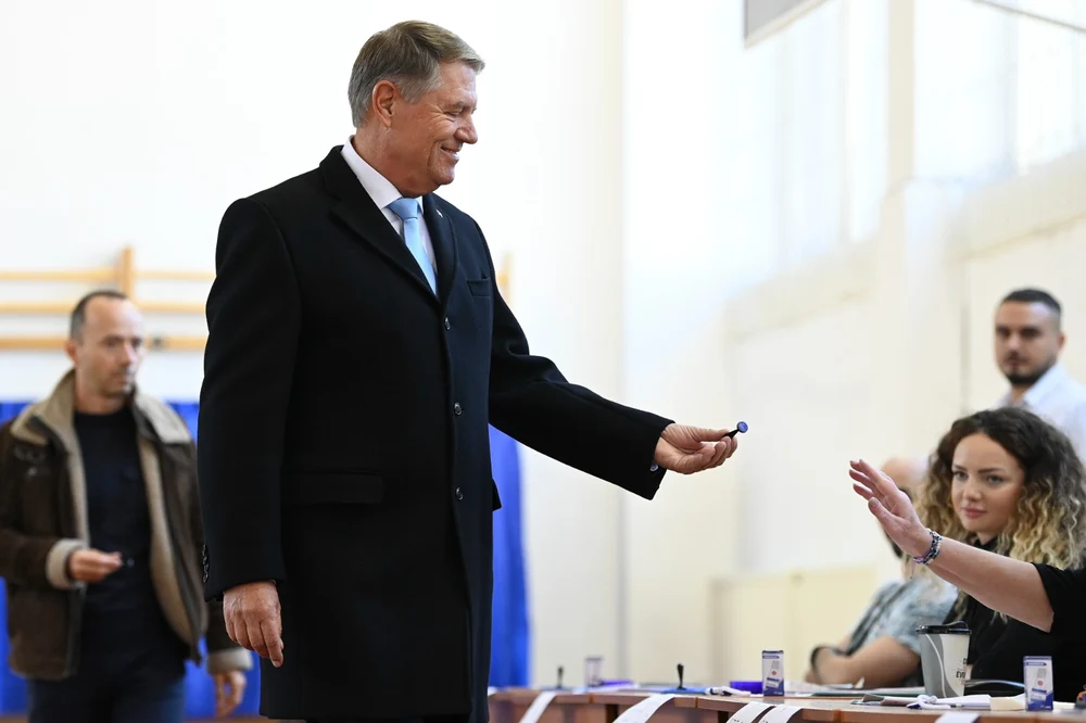 klaus-iohannis-isi-va-exercita-mandatul-pana-la-depunerea-juramantului-de-catre-noul-presedinte.-decizia-ccr