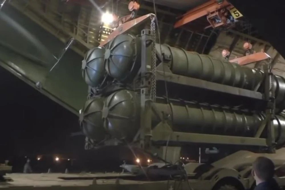 putin-vrea-sa-pastreze-bazele-militare-ruse-din-siria-si-dupa-caderea-lui-bashar-al-assad