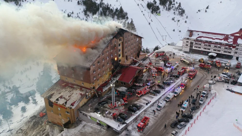 au-fost-arestate-14-persoane-in-urma-incendiului-la-hotelul-de-lux-din-turcia,-soldat-cu-78-de-morti