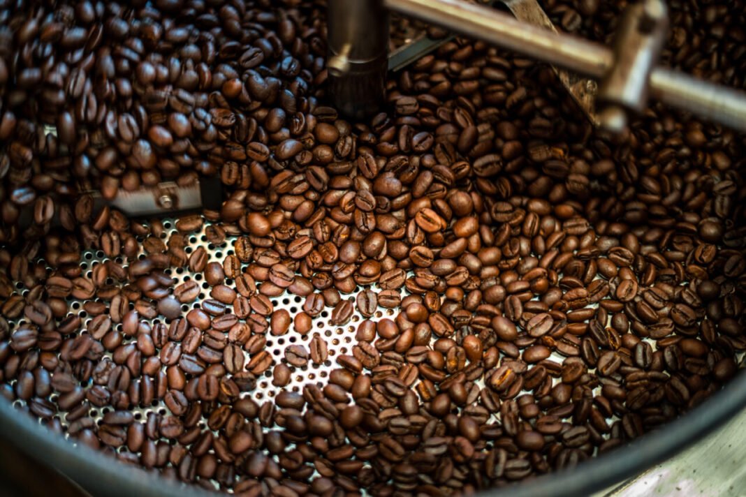pretul-cafelei-ar-putea-scadea-cu-30%-pana-la-finele-anului-datorita-cererii-reduse-din-piata