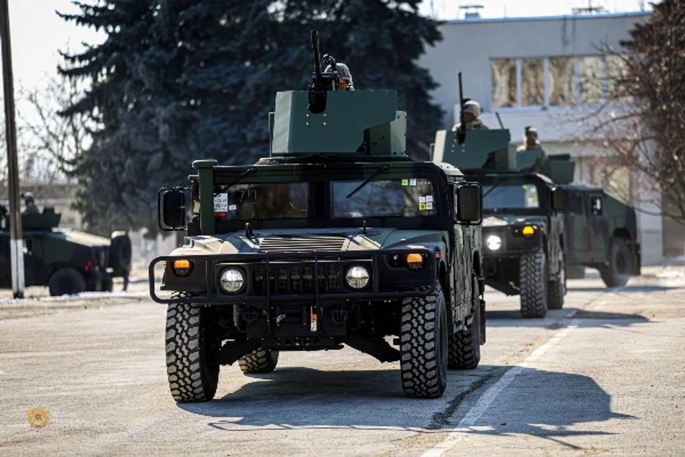 america-modernizeaza-armata-republicii-moldova.-i-a-oferit-29-de-vehicule-militare-de-tip-hummer