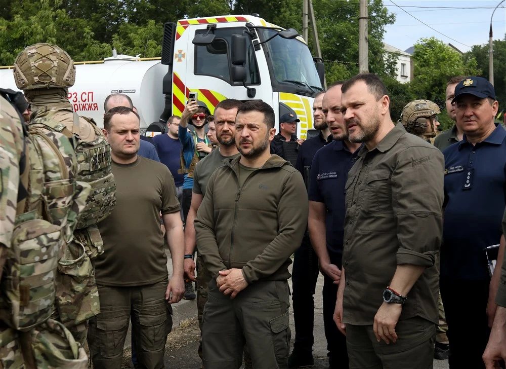 in-ucraina,-„incepe-sa-se-simta-iz-de-campanie-prezidentiala”.-cat-de-puternic-mai-este-zelenski-dupa-trei-ani-de-razboi