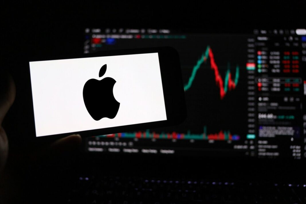 planurile-apple:-investitii-de-500-de-miliarde-de-dolari,-o-noua-fabrica-de-servere-pentru-ai-in-texas-si-20.000-de-noi-locuri-de-munca-in-sua