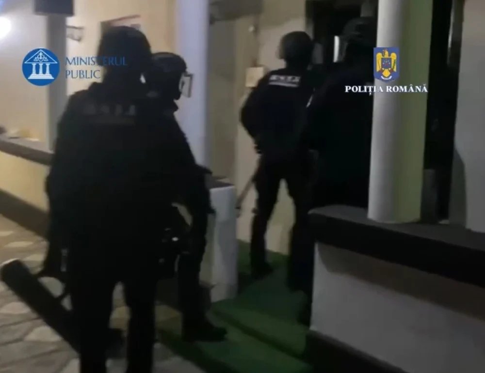 cei-doi-barbati-care-au-furat-un-seif-din-sectorul-5-au-fost-retinuti-de-politisti