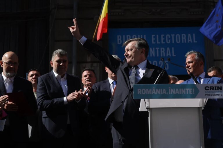 ccr-a-validat-candidaturile-lui-crin-antonescu-si-nicusor-dan-la-alegerile-prezidentiale