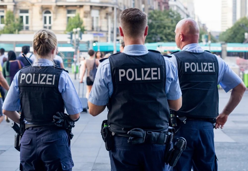 o-femeie-a-fost-incendiata-intr-un-tramvai,-in-germania.-principalul-suspect-e-chiar-sotul o-femeie-a-fost-incendiata-intr-un-tramvai,-in-germania.-principalul-suspect-e-chiar-sotul