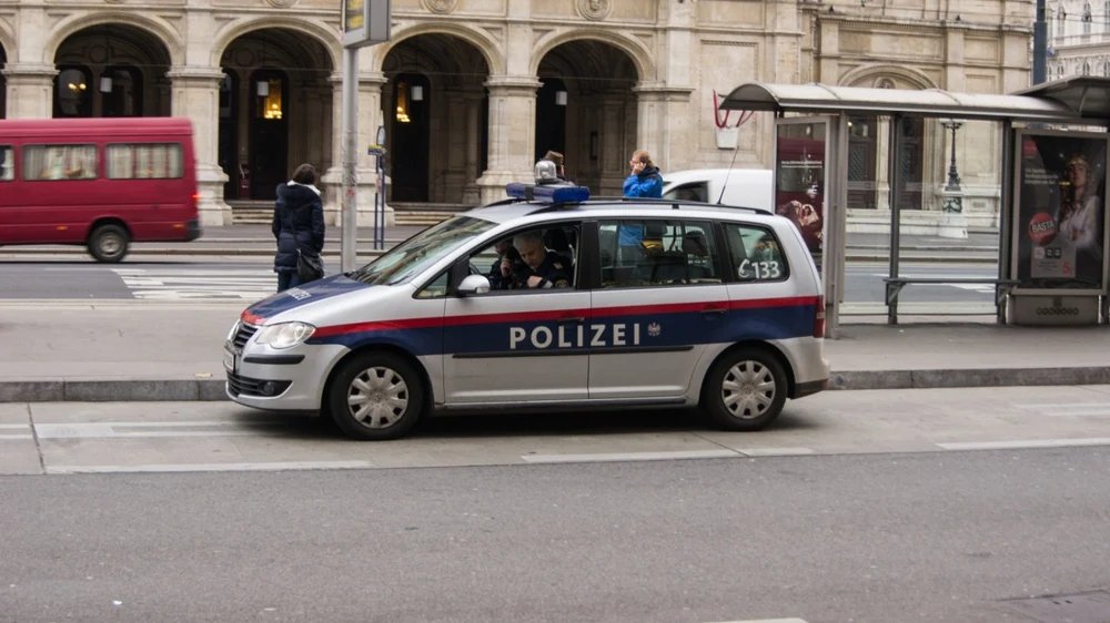un-roman-si-alte-14-persoane-au-fost-arestate-in-austria,-dupa-un-val-de-infractiuni-homofobe un-roman-si-alte-14-persoane-au-fost-arestate-in-austria,-dupa-un-val-de-infractiuni-homofobe