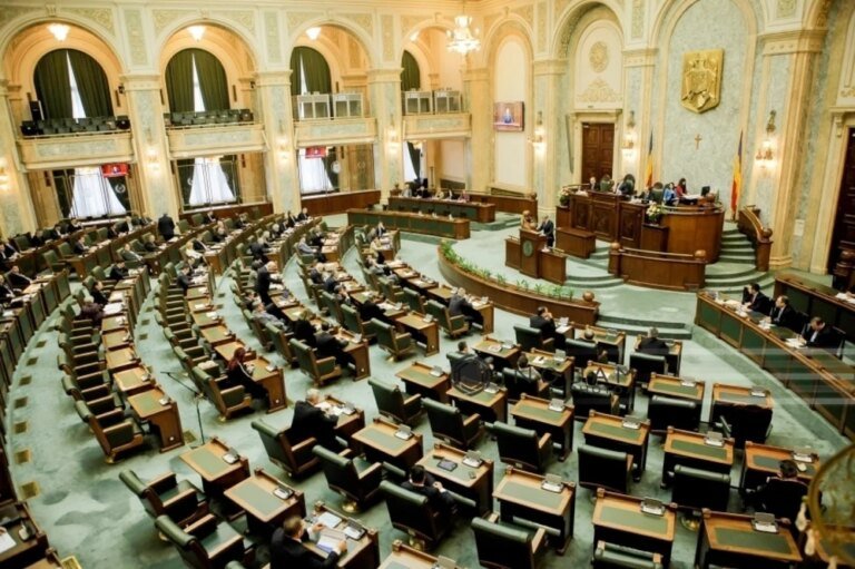 accesul-in-senat-se-va-face-pe-baza-de-cartela.-„toata-lumea-ponteaza,-pentru-ca-asa-este-normal”