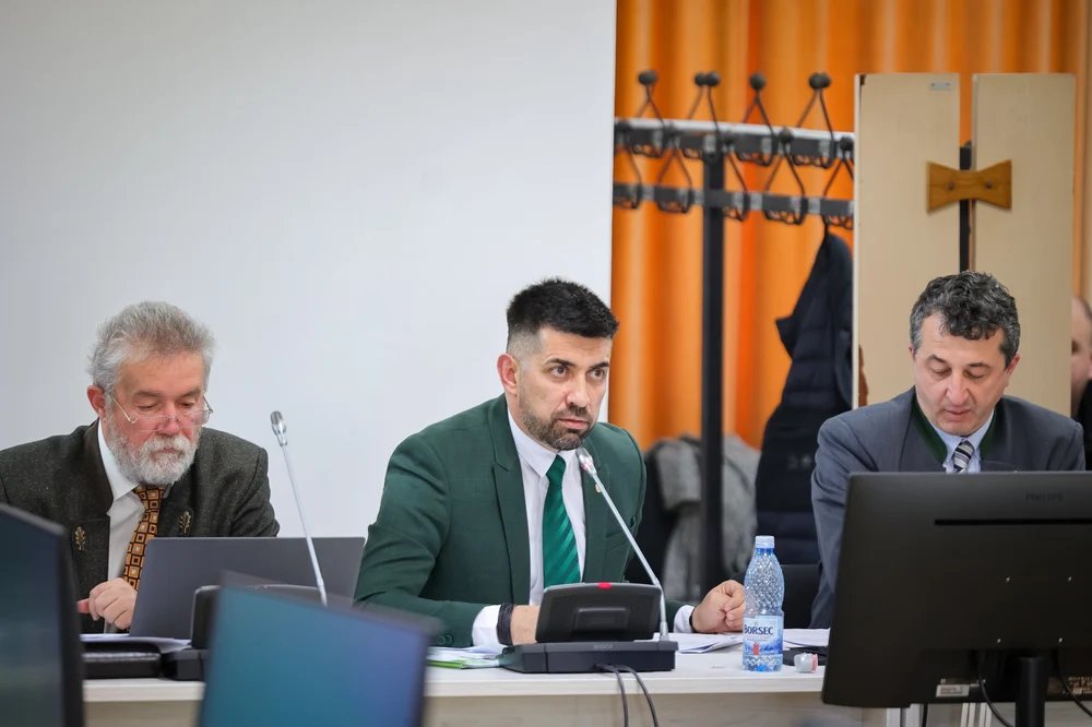 conducerea-romsilva,-chemata-in-parlament.-ce-spun-sefii-regiei-despre-bonusurile-scandaloase conducerea-romsilva,-chemata-in-parlament.-ce-spun-sefii-regiei-despre-bonusurile-scandaloase