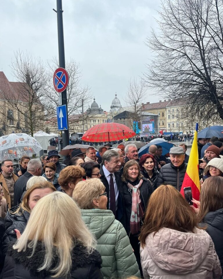 miting-pentru-sustinerea-lui-crin-antonescu-la-cluj-napoca.-„presedintele-romaniei-nu-poate-dicta”