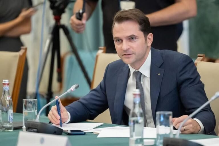 sebastian-burduja:-smr-urile-nu-sunt-blocate.-proiectul-este-absolut-in-grafic
