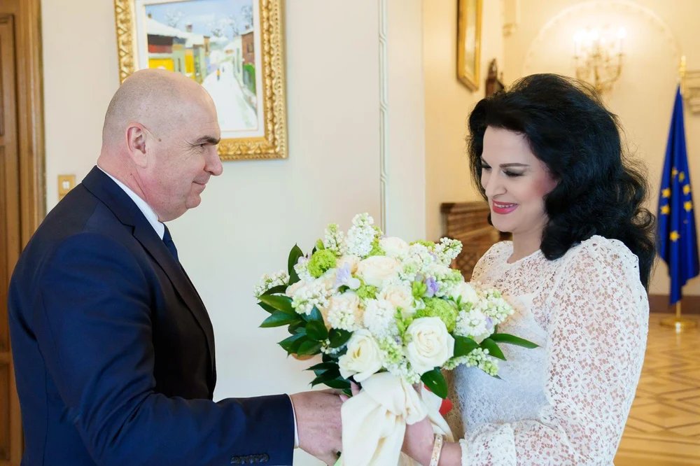 ilie-bolojan-a-primit-o-la-cotroceni,-cu-flori,-pe-soprana-angela-gheorghiu ilie-bolojan-a-primit-o-la-cotroceni,-cu-flori,-pe-soprana-angela-gheorghiu