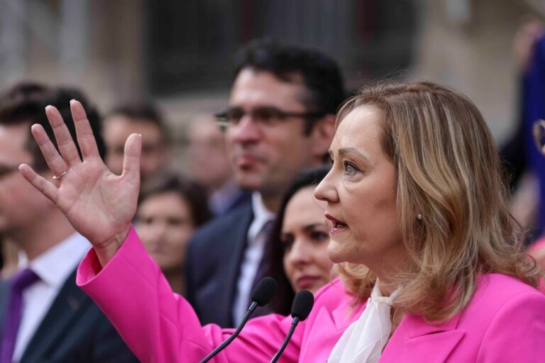 pe-cine-prefera-elena-lasconi-dintre-ue-si-sua.-„camasa-este-mai-aproape-de-piele-decat-sacoul”