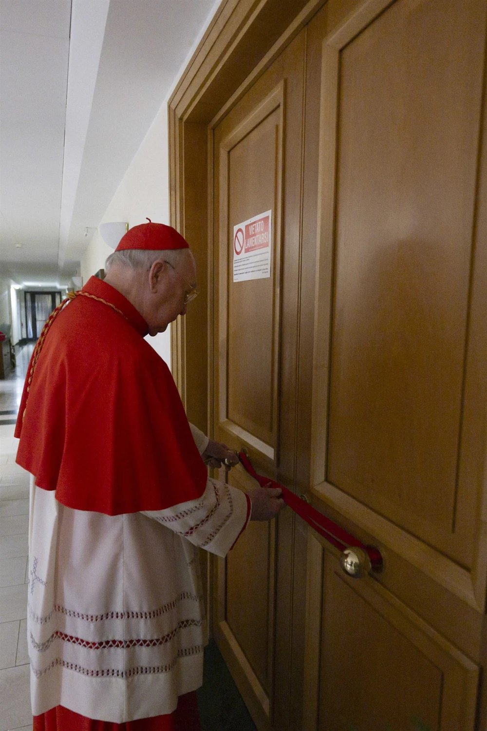 cine-conduce-vaticanul-pana-la-alegerea-unui-nou-papa cine-conduce-vaticanul-pana-la-alegerea-unui-nou-papa