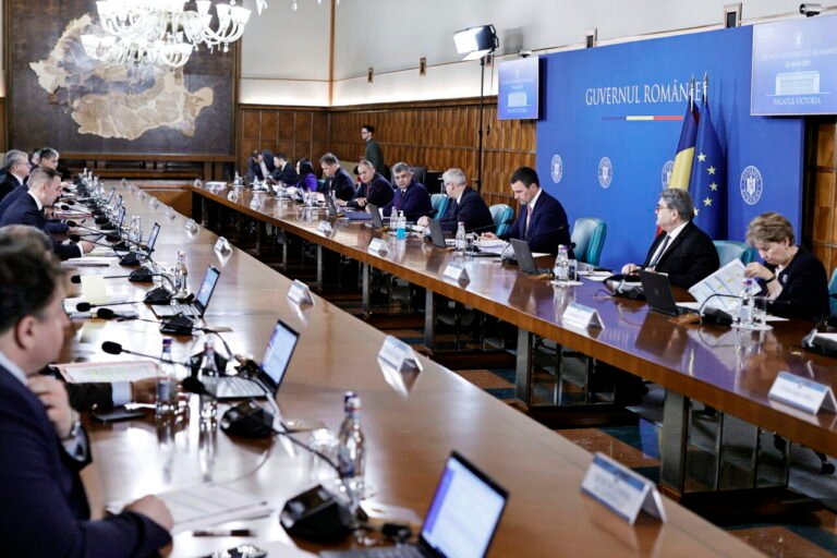 guvernul-promite-ca-se-va-incadra-in-tinta-de-deficit-de-7%-din-pib:-„aprilie-va-fi-pe-excedent”