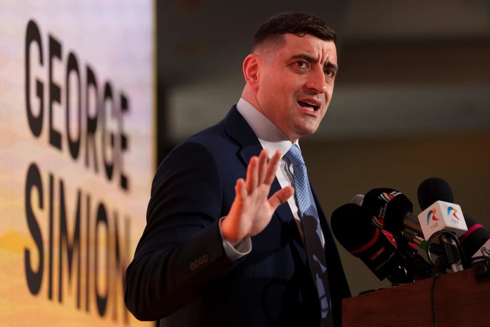 politico:-simion-mizeaza-pe-trump-si-maga-pentru-a-castiga-alegerile-din-romania politico:-simion-mizeaza-pe-trump-si-maga-pentru-a-castiga-alegerile-din-romania