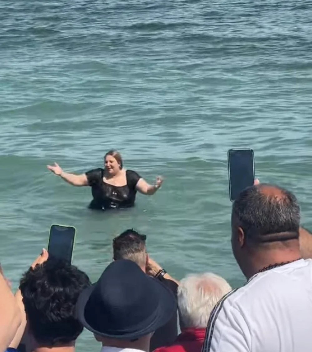 diana-sosoaca,-spectacol-la-neptun,-de-1-mai:-„veniti-pe-litoralul-romanesc!” diana-sosoaca,-spectacol-la-neptun,-de-1-mai:-„veniti-pe-litoralul-romanesc!”