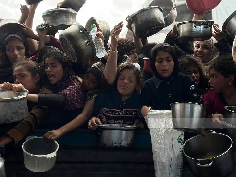 situatia-umanitara-din-gaza,-din-ce-in-ce-mai-grava.-copiii-cauta-mancare-in-gunoaie situatia-umanitara-din-gaza,-din-ce-in-ce-mai-grava.-copiii-cauta-mancare-in-gunoaie