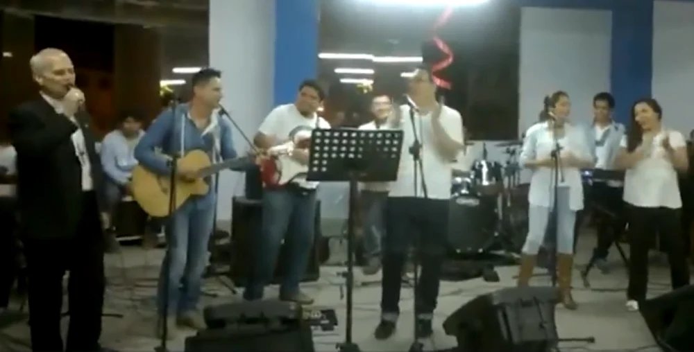 un-videoclip-cu-papa-leon-al-xiv-lea-cantand-la-o-petrecere-de-craciun-face-inconjurul-lumii un-videoclip-cu-papa-leon-al-xiv-lea-cantand-la-o-petrecere-de-craciun-face-inconjurul-lumii