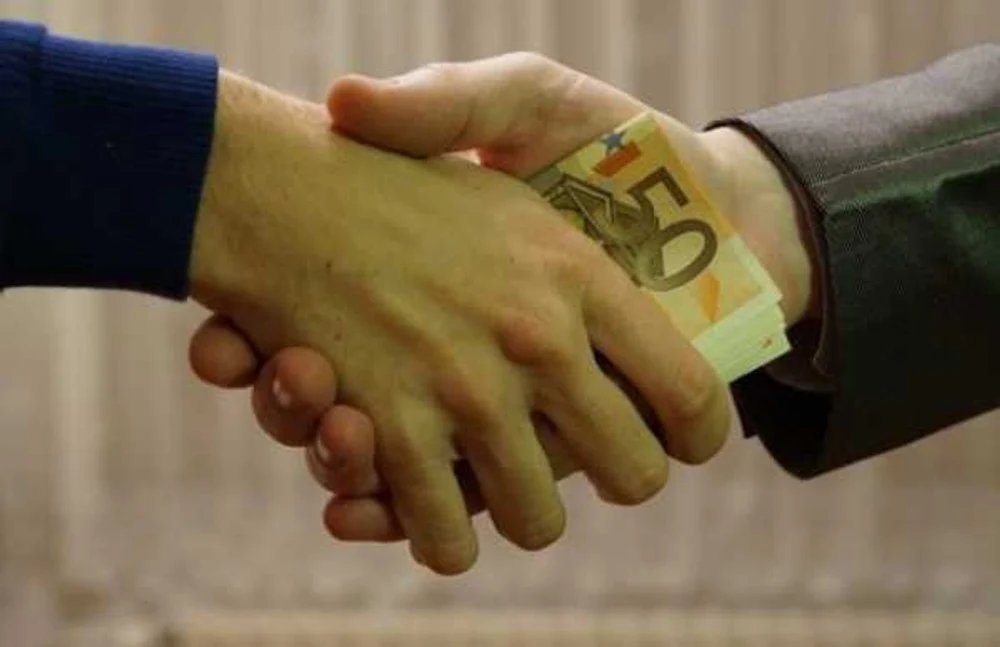 stenograme-cum-a-fost-prins-in-flagrant-inspectorul-anaf-care-lua-mita-„ti-am-dat-2.500-de-euro” stenograme-cum-a-fost-prins-in-flagrant-inspectorul-anaf-care-lua-mita-„ti-am-dat-2.500-de-euro”