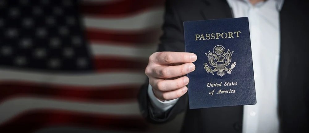 pasaportul-de-rezerva:-de-ce-tot-mai-multi-americani-vad-in-dubla-cetatenie-noul-„vis-american” pasaportul-de-rezerva:-de-ce-tot-mai-multi-americani-vad-in-dubla-cetatenie-noul-„vis-american”