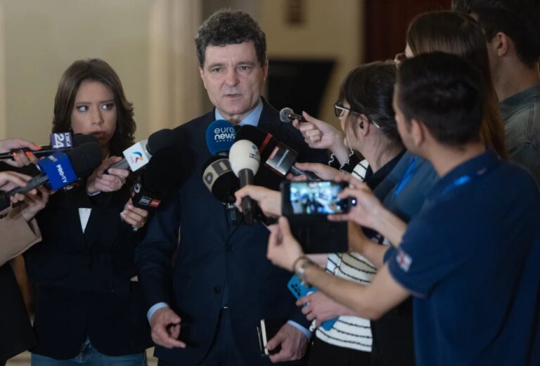 nicusor-dan,-discutii-cu-liderii-partidelor:-„este-o-prima-intalnire-pentru-formarea-guvernului”