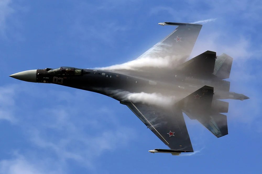 un-avion-f-16-a-doborat-in-premiera-un-avion-su-35,-in-rusia