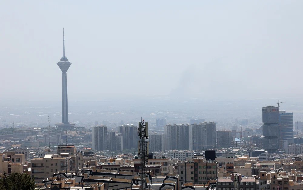 israelul-a-bombardat-postul-public-de-radio-din-teheran.-momentul,-surprins-in-direct