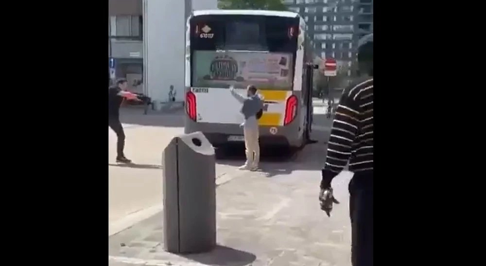 atac-mortal-cu-un-cutit-intr-un-autobuz,-in-belgia.-o-persoana-a-murit,-iar-alta-a-fost-ranita