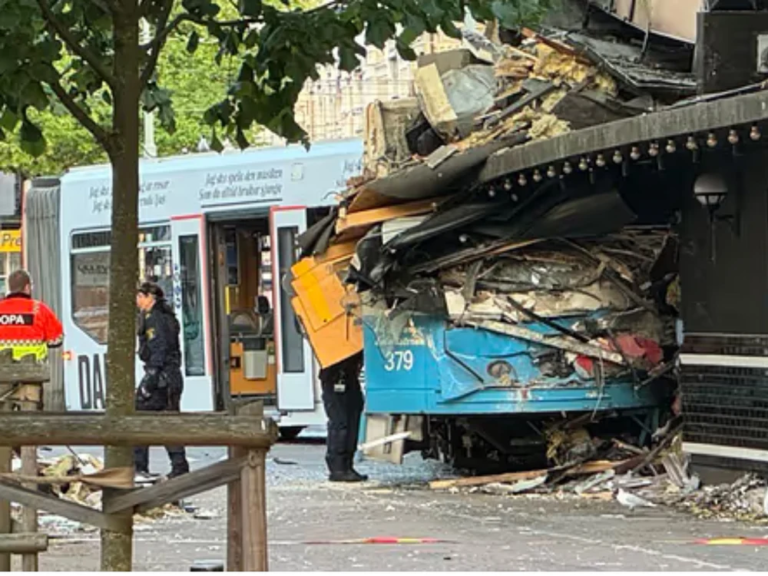 un-tramvai-a-intrat-intr-o-pizzerie-din-suedia.-cel-putin-sapte-persoane-au-fost-ranite
