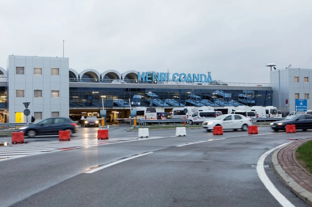pista-de-la-aeroportul-henri-coanda,-inchisa-din-cauza-unui-cleste-si-a-unei-surubelnite pista-de-la-aeroportul-henri-coanda,-inchisa-din-cauza-unui-cleste-si-a-unei-surubelnite