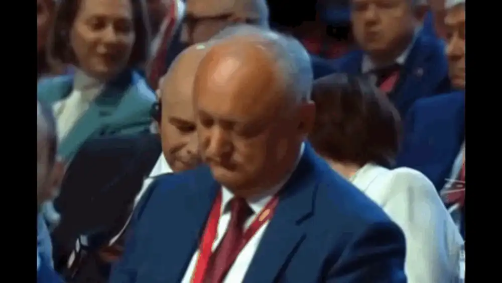 prorusul-igor-dodon-a-adormit-in-timpul-discursului-lui-putin-de-la-un-forum-din-rusia