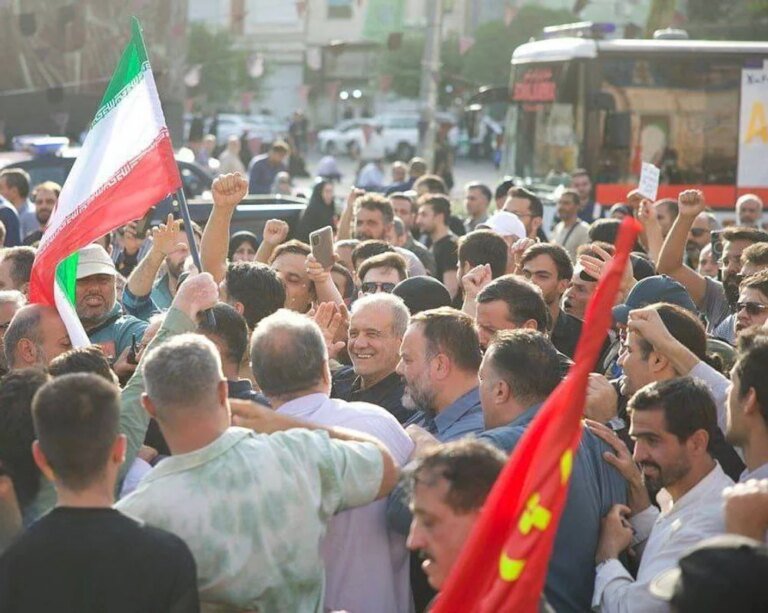 presedintele-iranului,-alaturi-de-protestatari-in-teheran:-„iranul-este-patria-noastra”
