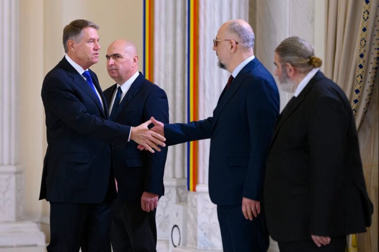 „incapatanat-ardeleneste”.-kelemen-hunor-explica-la-ce-se-aseamana-bolojan-cu-iohannis