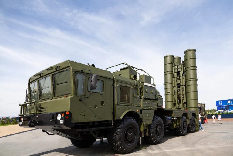 momentul-in-care-ucraina-loveste-cu-drone-un-sistem-de-aparare-antiaeriana-s-400-„triumf”