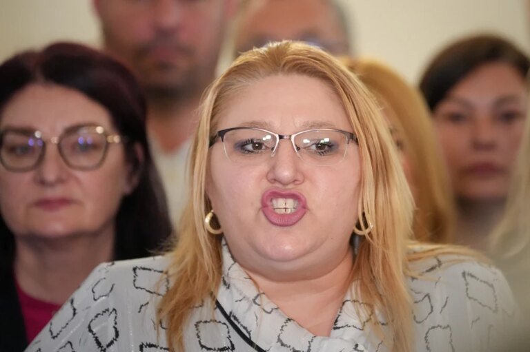 diana-sosoaca-cere-desfiintarea-grupului-sos-romania-din-senat,-dupa-excluderea-a-trei-senatori