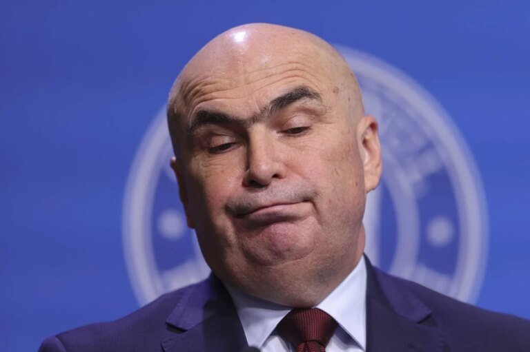 premierul-bolojan,-acuzat-de-declaratii-misogine:-„ati-perpetuat-un-model-invechit,-patriarhal”