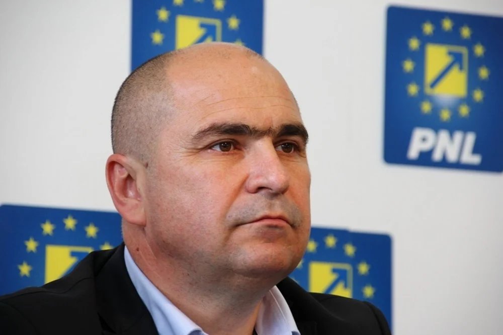 s-au-impartit-functiile-de-conducere-la-pnl.-cine-va-face-parte-din-echipa-lui-bolojan-|-surse s-au-impartit-functiile-de-conducere-la-pnl.-cine-va-face-parte-din-echipa-lui-bolojan-|-surse